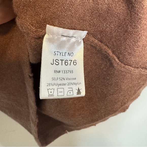 POL Brown Knit Top with Distressed Detail Size Medium - Picture 4 of 7